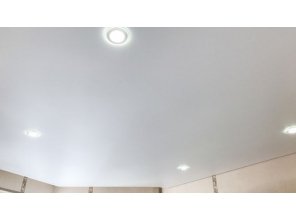 Монтаж потолка на кухне 9 м2 с использованием пленки VIPCEILING серии MONLANGE M9001 (3.25)