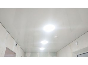 Монтаж потолка в коридоре 9 м2 с использованием пленки VIPCEILING серии MONLANGE M9001 (2.15)