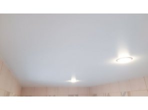 Монтаж потолка в ванной 6 м2 с использованием пленки VIPCEILING серии MONLANGE M9001 (2.15)