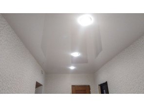 Монтаж потолка в прихожей 7 м2 с использованием пленки VIPCEILING серии MONLANGE L9001 (2.15)