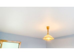 Монтаж потолка в спальне 10 м2 с использованием пленки VIPCEILING серии MONLANGE S9020 (3.25)