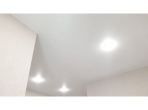 Монтаж потолка в коридоре 9 м2 с использованием пленки VIPCEILING серии MONLANGE M9001 (3.25)