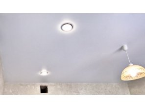 Монтаж потолка на кухне 9 м2 с использованием пленки VIPCEILING серии MONLANGE M9001 (3.25)