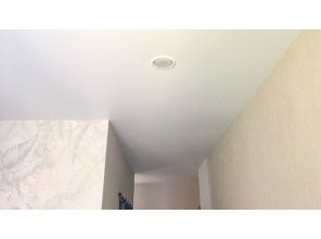 Монтаж потолка в квартире 13 м2 с использованием пленки VIPCEILING серии MONLANGE M9001 (3.50)