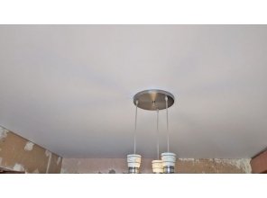 Монтаж потолка на кухне 8 м2 с использованием пленки VIPCEILING серии MONLANGE M9001 (3.25)