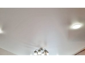 Монтаж потолка для зала 17 м2 с использованием пленки VIPCEILING серии MONLANGE M9001 (3.25)