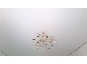 Монтаж потолка на кухне 7 м2 с использованием пленки VIPCEILING серии MONLANGE M9001 (2.60)