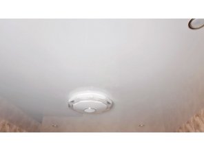 Монтаж потолка в спальне 13 м2 с использованием пленки VIPCEILING серии MONLANGE L9001 (3.25)
