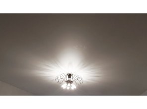 Монтаж потолка в гостиной 17 м2 с использованием пленки VIPCEILING серии MONLANGE M9001 (3.80)