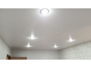 Монтаж потолка в спальне 14 м2 с использованием пленки VIPCEILING серии MONLANGE M9001 (3.25)