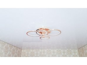 Монтаж потолка в спальне 10 м2 с использованием пленки VIPCEILING серии MONLANGE L9001 (2.60)