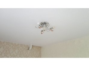 Монтаж потолка в спальне 12 м2 с использованием пленки VIPCEILING серии MONLANGE F9012 (3.50)