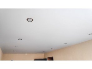 Монтаж потолка в гостиной 16 м2 с использованием пленки VIPCEILING серии MONLANGE M9001 (3.25)