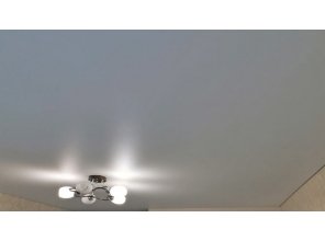 Монтаж потолка в гостиной 15 м2 с использованием пленки VIPCEILING серии MONLANGE M9001 (3.25)