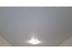 Монтаж потолка в спальне 8 м2 с использованием пленки VIPCEILING серии MONLANGE M9001 (2.60)