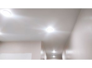 Монтаж потолка в квартире 13 м2 с использованием пленки VIPCEILING серии MONLANGE M9001 (3.80)