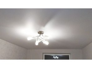 Монтаж потолка в гостиной 19 м2 с использованием пленки VIPCEILING серии MONLANGE M9001 (3.25)