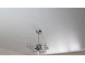 Монтаж потолка в гостиной 19 м2 с использованием пленки VIPCEILING серии MONLANGE S9020 (3.50)