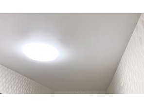 Монтаж потолка в спальне 12 м2 с использованием пленки VIPCEILING серии MONLANGE M9001 (2.60)