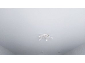 Монтаж потолка для зала 18 м2 с использованием пленки VIPCEILING серии MONLANGE M9001 (3.25)