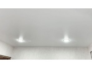 Монтаж потолка в спальне 6 м2 с использованием пленки VIPCEILING серии MONLANGE M9001 (2.60)