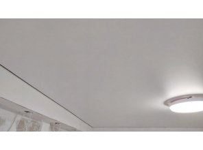 Монтаж потолка в спальне 12 м2 с использованием пленки VIPCEILING серии MONLANGE M9001 (3.25)