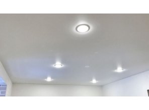 Монтаж потолка на кухне 15 м2 с использованием пленки VIPCEILING серии MONLANGE M9001 (2.60)