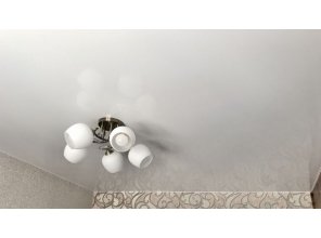 Монтаж потолка в спальне 8 м2 с использованием пленки VIPCEILING серии MONLANGE L9001 (2.60)