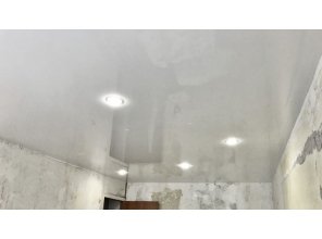 Монтаж потолка для зала 17 м2 с использованием пленки VIPCEILING серии MONLANGE L9001 (3.25)