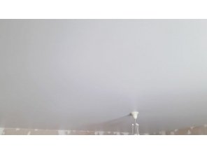 Монтаж потолка для зала 14 м2 с использованием пленки VIPCEILING серии MONLANGE M9001 (3.50)