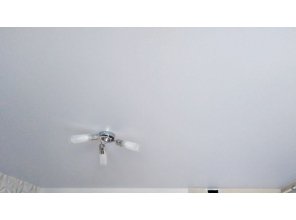 Монтаж потолка на кухне 10 м2 с использованием пленки VIPCEILING серии MONLANGE M9001 (3.25)