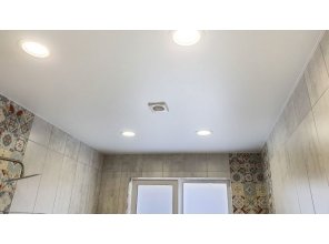 Монтаж потолка в ванной 8 м2 с использованием пленки VIPCEILING серии MONLANGE M9001 (2.60)