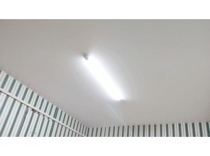 Монтаж потолка в квартире 13 м2 с использованием пленки VIPCEILING серии MONLANGE M9001 (3.25)