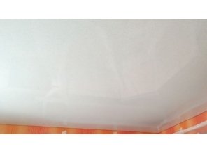 Монтаж потолка на кухне 8 м2 с использованием пленки VIPCEILING серии MONLANGE E9001 (3.35)
