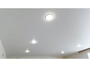 Монтаж потолка в спальне 11 м2 с использованием пленки VIPCEILING серии MONLANGE M9001 (3.25)