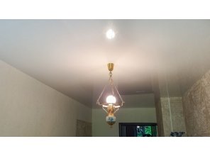 Монтаж потолка в гостиной 12 м2 с использованием пленки VIPCEILING серии MONLANGE L9001 (2.60)