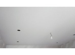 Монтаж потолка в спальне 14 м2 с использованием пленки VIPCEILING серии MONLANGE M9001 (3.50)