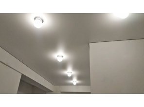Монтаж потолка в коридоре 9 м2 с использованием пленки VIPCEILING серии MONLANGE M9001 (3.25)