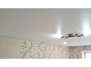 Монтаж потолка в спальне 10 м2 с использованием пленки VIPCEILING серии MONLANGE M9001 (2.60)