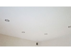 Монтаж потолка на кухне 10 м2 с использованием пленки VIPCEILING серии MONLANGE M9001 (3.25)