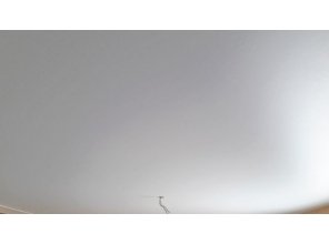 Монтаж потолка в деревянном доме 14 м2 с использованием пленки VIPCEILING серии MONLANGE M9001 (3.50)