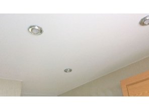 Монтаж потолка на кухне 6 м2 с использованием пленки VIPCEILING серии MONLANGE S9020 (2.60)