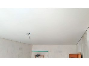 Монтаж потолка для зала 18 м2 с использованием пленки VIPCEILING серии MONLANGE M9001 (3.25)