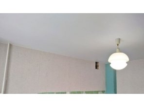 Монтаж потолка на кухне 9 м2 с использованием пленки VIPCEILING серии MONLANGE M9001 (2.60)