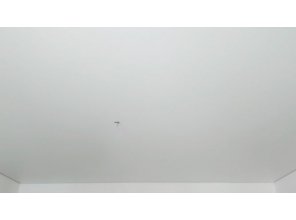 Монтаж потолка на кухне 8 м2 с использованием пленки VIPCEILING серии MONLANGE S9020 (3.25)