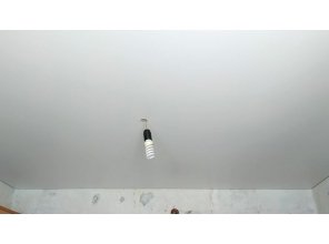 Монтаж потолка на кухне 7 м2 с использованием пленки VIPCEILING серии MONLANGE S9020 (2.60)