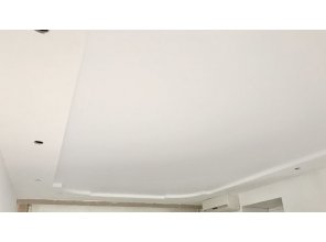 Монтаж потолка в гостиной 10 м2 с использованием пленки VIPCEILING серии MONLANGE M9001 (2.15)