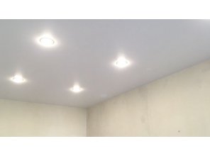 Монтаж потолка в спальне 10 м2 с использованием пленки VIPCEILING серии MONLANGE M9001 (2.60)