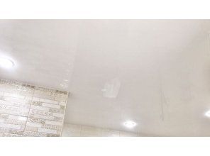 Монтаж потолка в ванной 8 м2 с использованием пленки VIPCEILING серии MONLANGE L9001 (3.25)