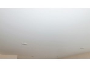 Монтаж потолка в гостиной 19 м2 с использованием пленки VIPCEILING серии MONLANGE M9001 (3.50)